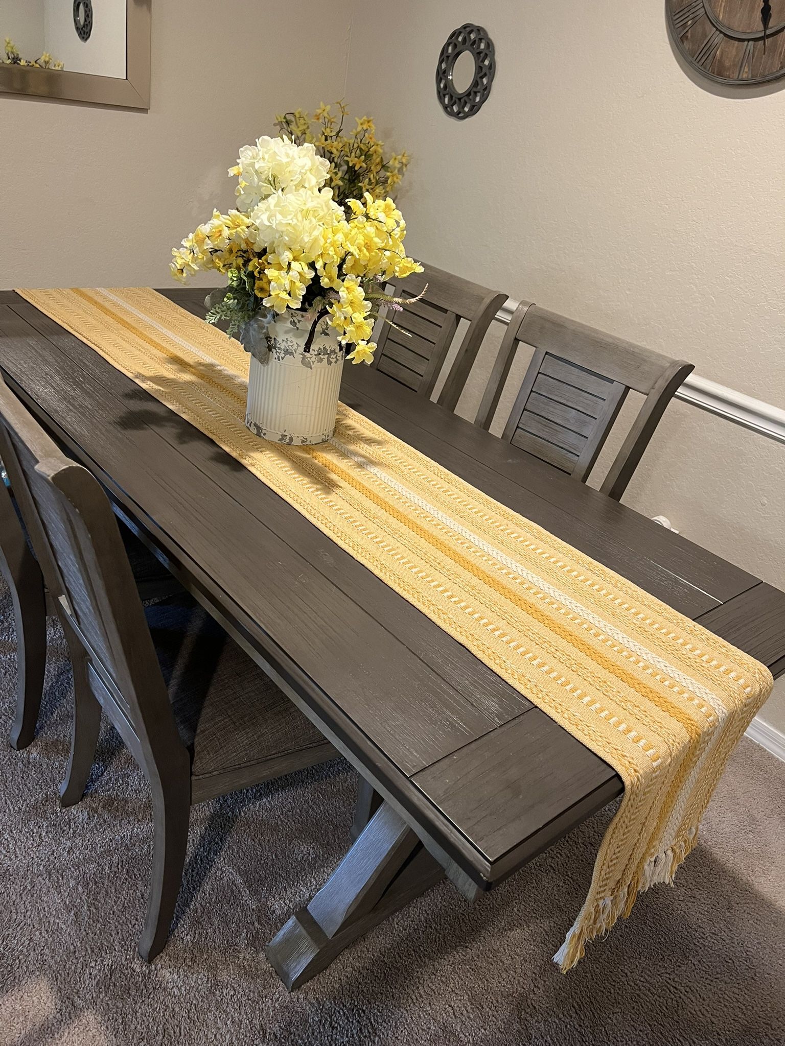 Selling Dinning Table With 4 Chairs *Moving Next Week