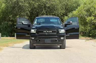 2022 Ram 1500 Laramie Crew Cab 4X4 57 BOX