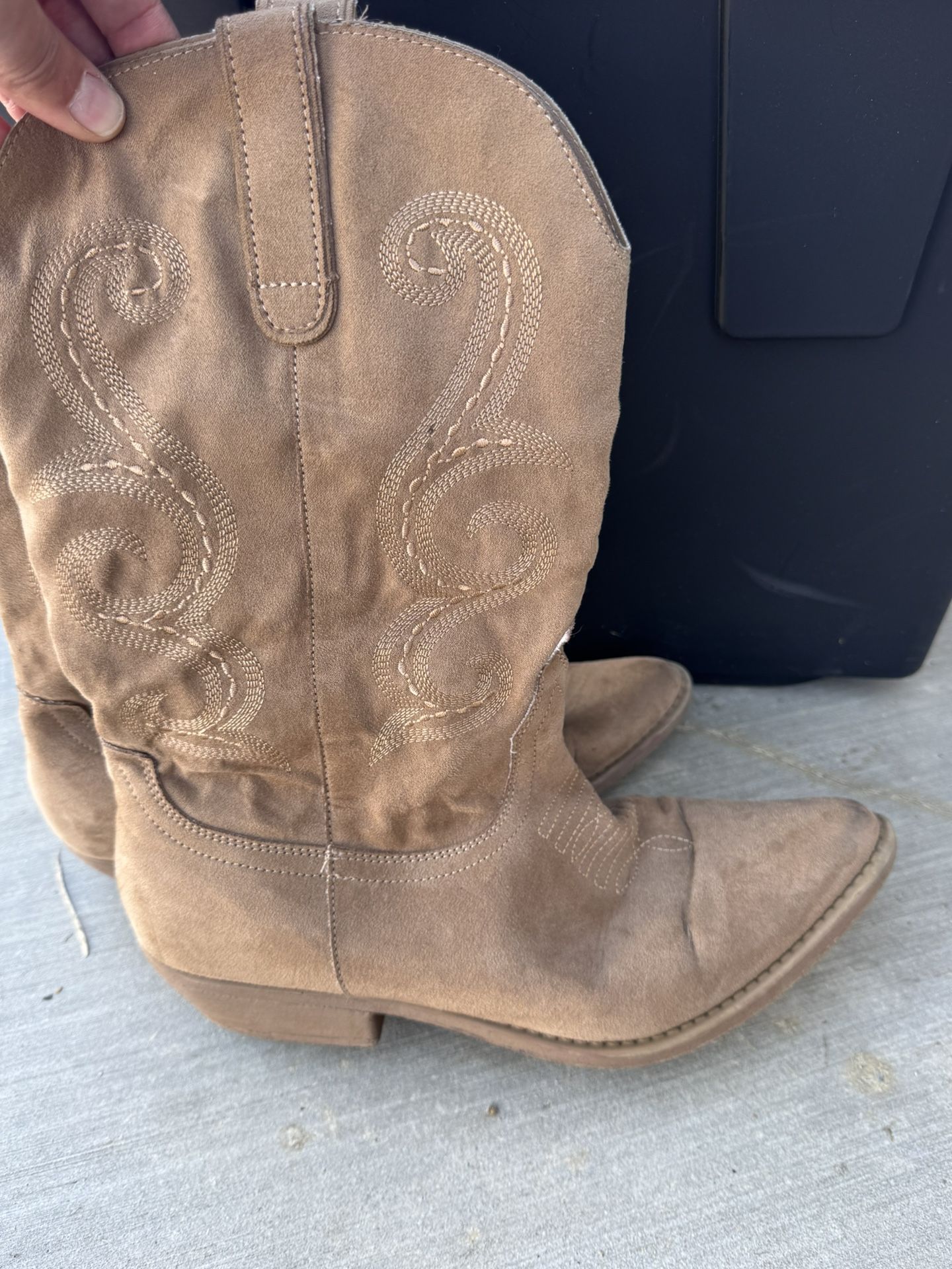 Women Cowboy Boots Size 8.5