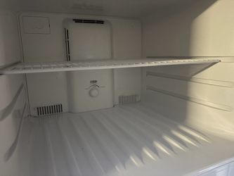 17.6 Cu. Ft. Refrigerator with Top Mount Freezer - Stainless retail $999.00