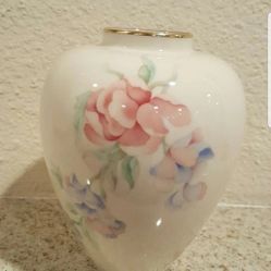 Lenox Decorated 24k Gold Trim Vase made in usa