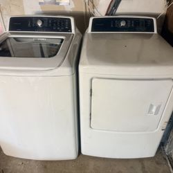 Frigidaire Top Load Washer and Gas Dryer Set