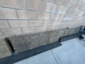 Free shelves (wood framed) racking