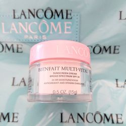Lancôme Bienfait Multi-Vital Sunscreen Cream Broad Spectrum SPF 30
0.5 oz / 15 g
