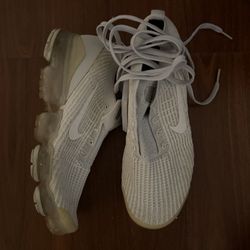 Vapormax Flyknit (Sz 9.5)