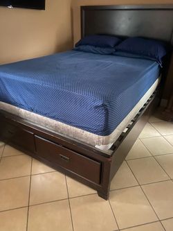 Queen Bed With Dresser And Mirror