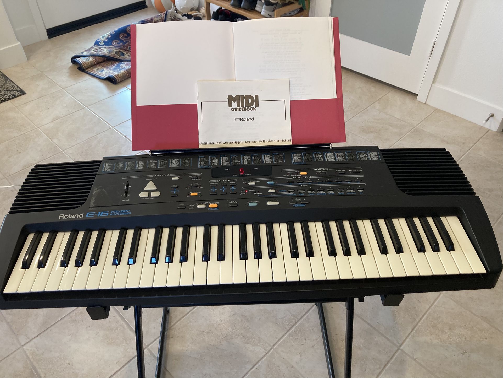 Roland E-16 Intelligent Synthesizer with Adjustable Keyboard Stand
