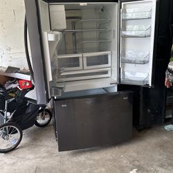 Refrigerator Icemaker With Icemaker