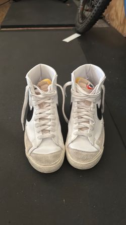 Nike hi top sneakers size 9 women’s