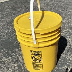5 Gallon, Clean Yellow Buckets