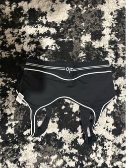 Black and white Alo Yoga Full set