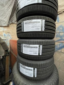 235/40R19 Royal Black