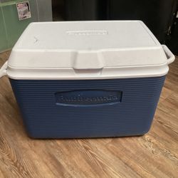 COOLER BLUE 24 QUART Rubbermaid