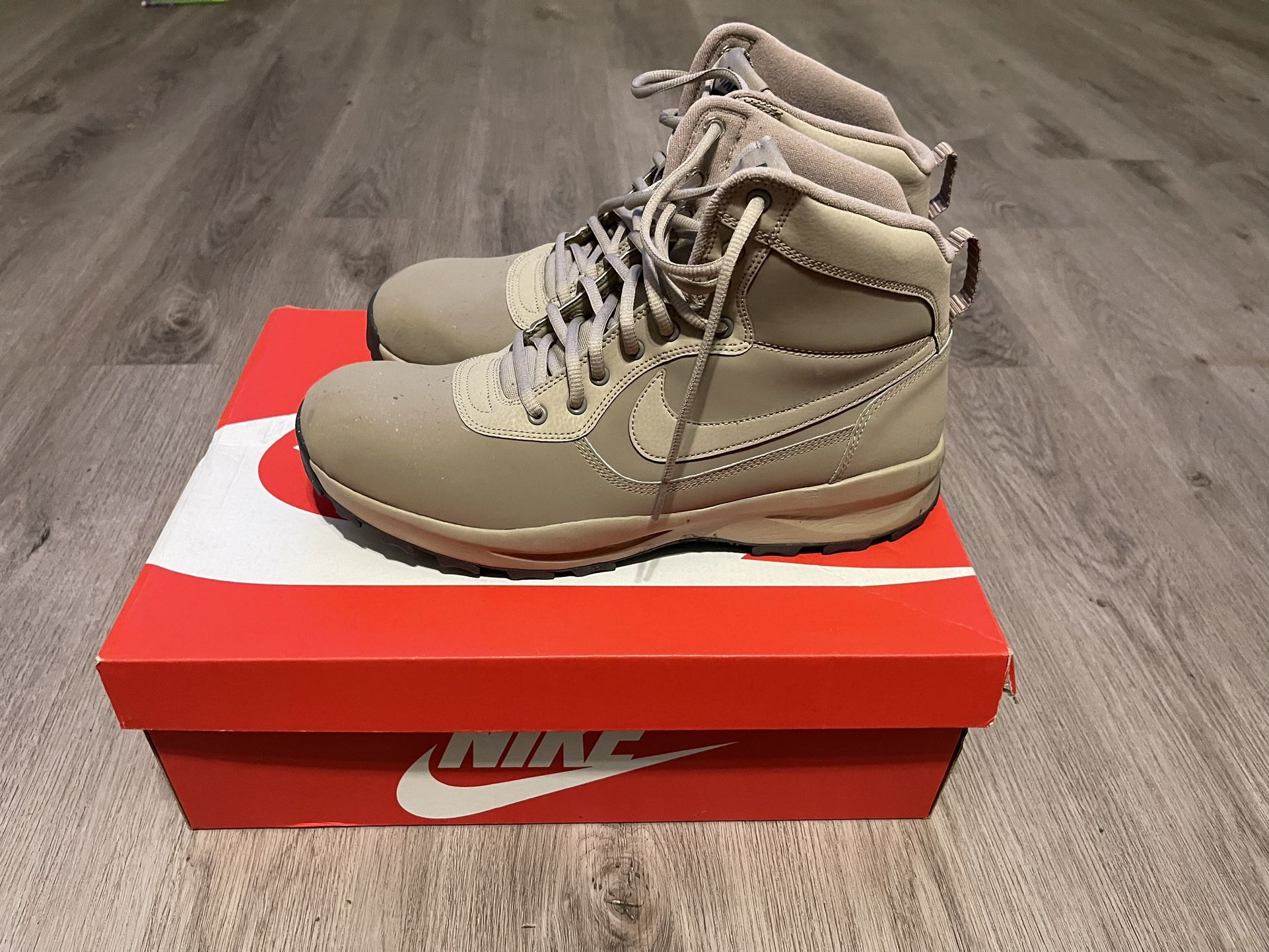 Nike Manoadome Khaki Boots Size 13