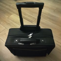 NWOT Samsonite Rolling Luggage With Laptop Compartment & Retractable Handle 