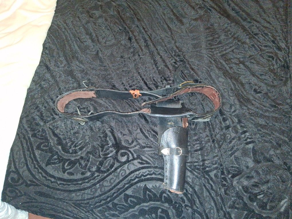 Gun Old Style Gun Holster Don't Know If Antick Or Not 