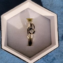 10k Gold & Diamond Sz 6-6.5 Ladies Ring