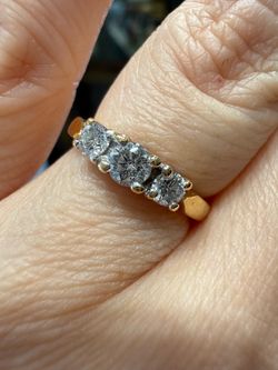 18K yellow gold natural diamonds beautiful ring