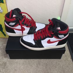 Black High  Gym Red 1s Size 8.5