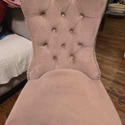 4 Dining Room Chairs 