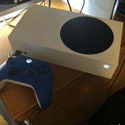 xbox and controller 