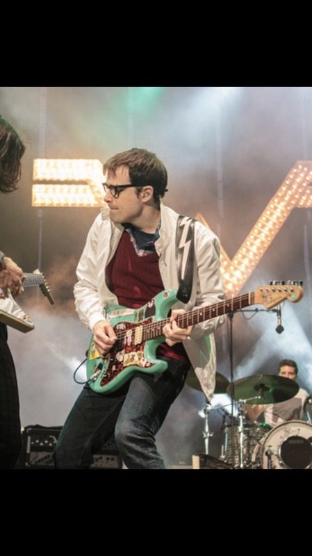 Lightning bolt guitar strap weezer deals