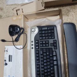 Dell Wireless Keyboard With USB Receiver, Mouse, And Hand Rest.