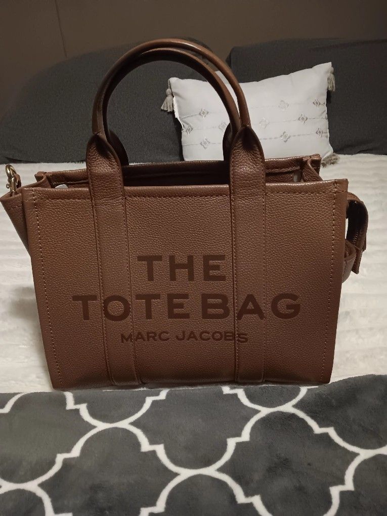 Marc Jacobs The Tote Bag Leather Medium