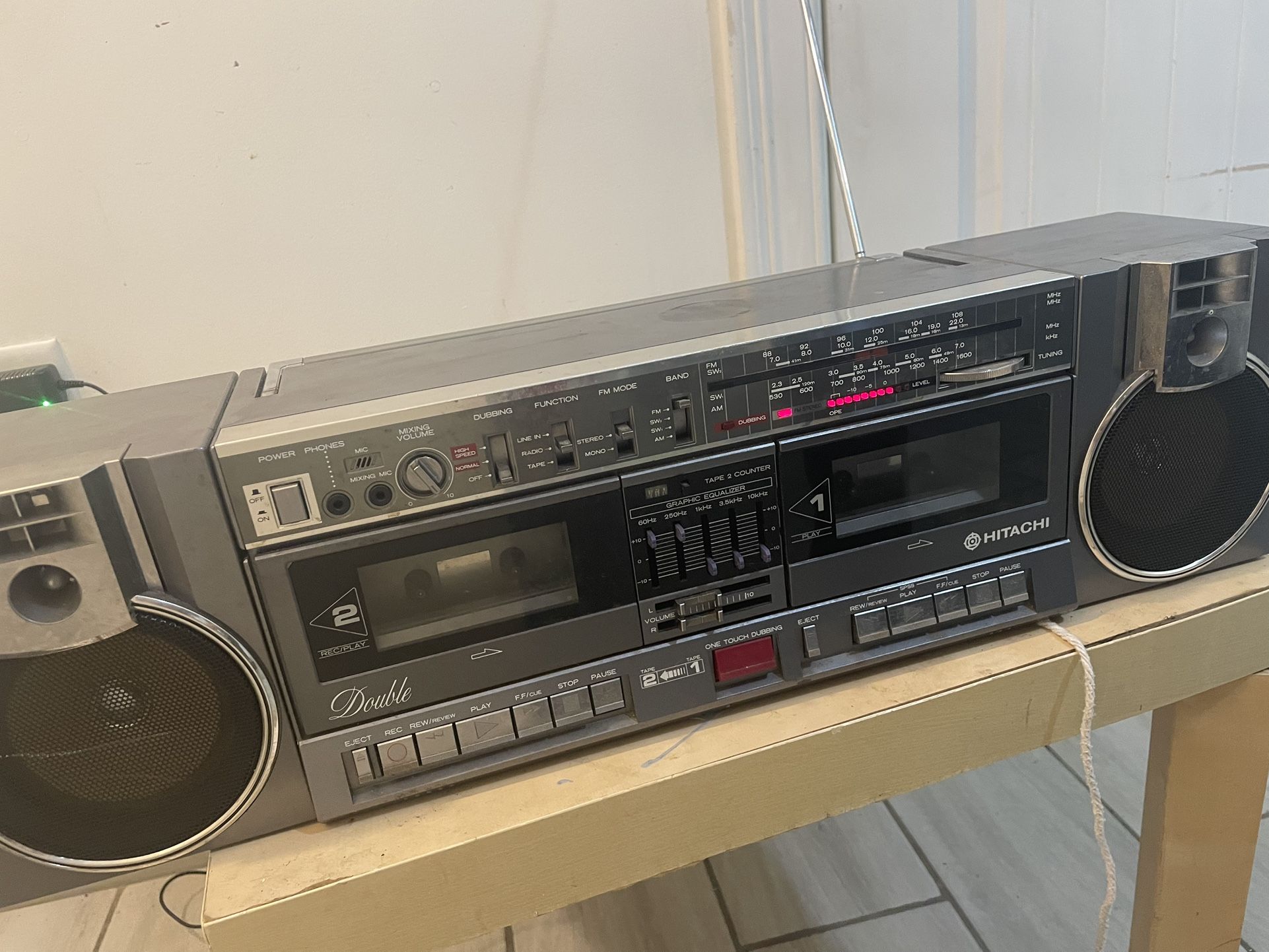 Hitachi TRK-W3W vintage boombox