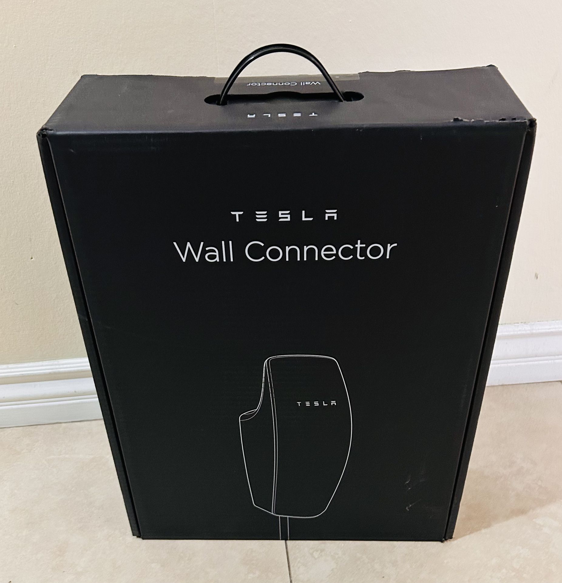 TESLA WALL CONNECTOR