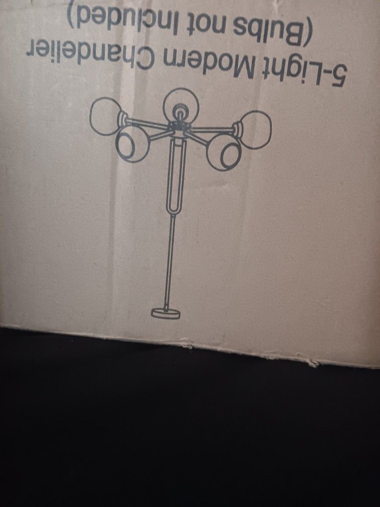 Modern Chandelier / ABLO ESPAÑOL