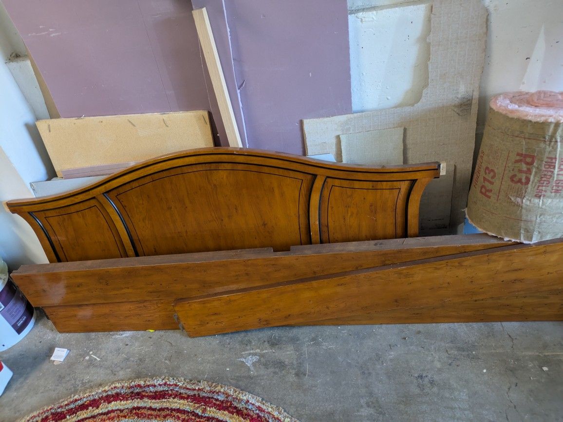 Four Poster Bed (QUEEN)