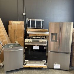 New Samsung Kitchen Appliance Set 