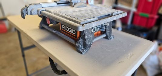 Rigid tile saw wet