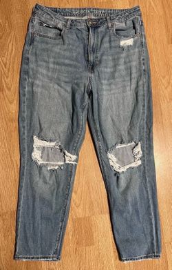 American Eagle Relaxed Fit High Rise Mom Jeans