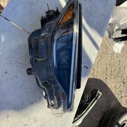 Subaru Crosstrek Right Headlight Lid Oem