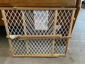 Evenflo Position And Lock Baby gate for Sale in Fort Lauderdale, FL -  OfferUp