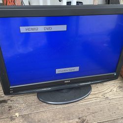 RCA Flat Screen Vintage TV - Model L32HD31-E