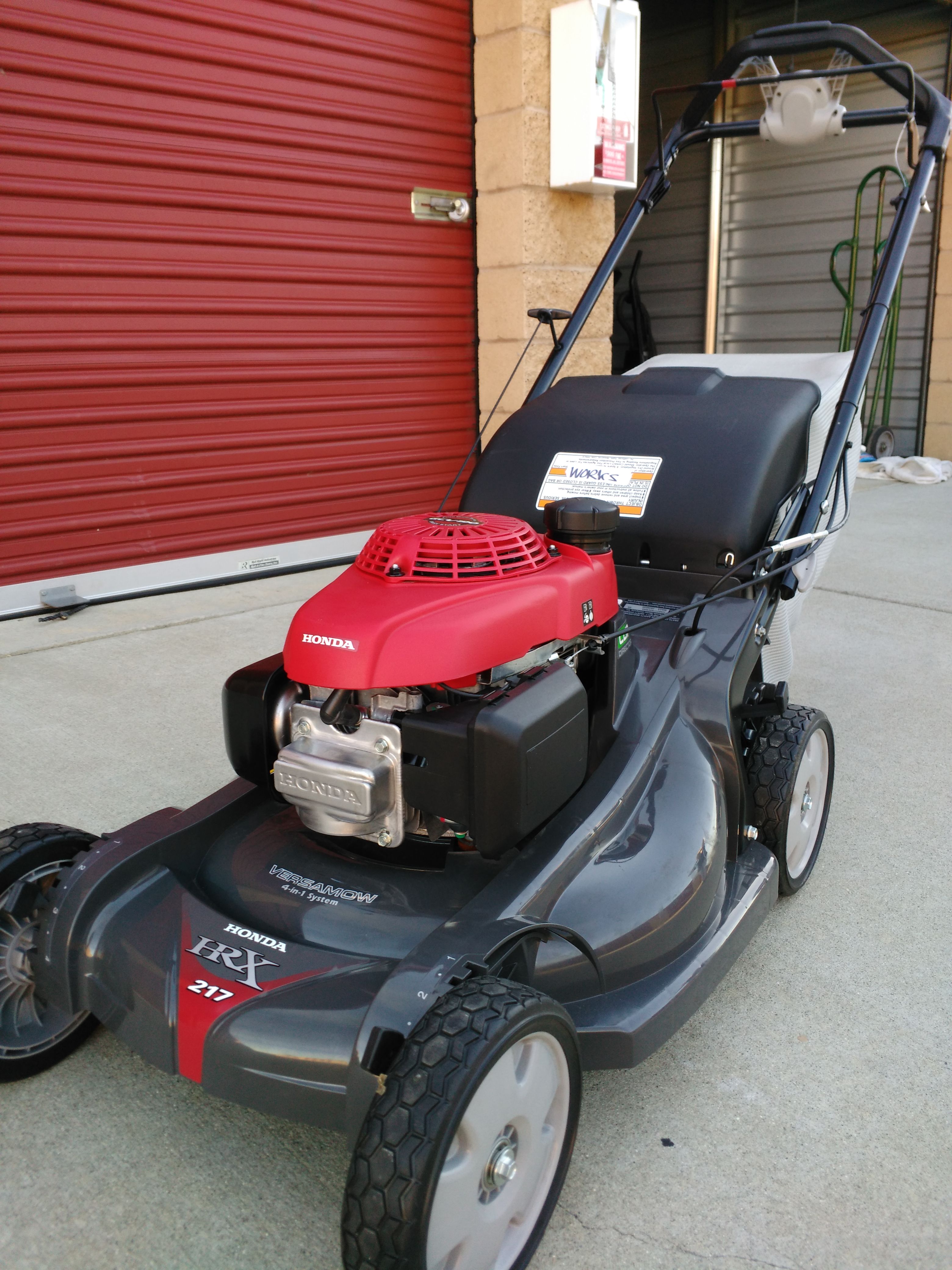 LIKE NEW !! HONDA HRX217 GCV190 VERSAMOW 4-IN-1 SYSTEM SELF PROPELLED MOWER !! READY TO GO !!$350