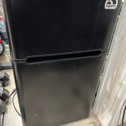 Igloo Mini Fridge & Freezer