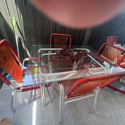 Conjunto De Mesas De Cristal Y Sillas De Metal Y Cuerdas 