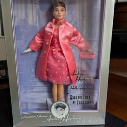 Audrey Hepburn in breakfast at Tiffany's doll