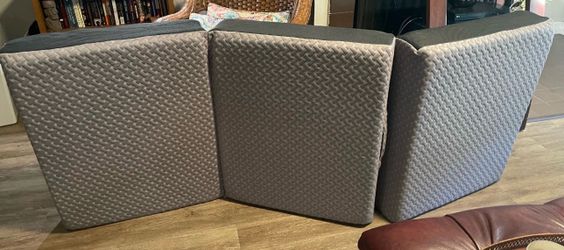 Tri-fold mattress pad