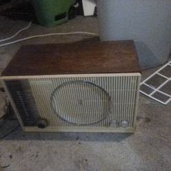 Zenith High Fidelity AM/FM Tube Radio