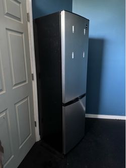 Working RCA slim fridge 9.2 cu ft
