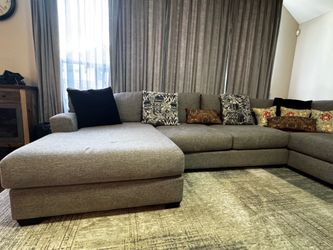 SECTIONAL SOFA - Gallery Furniture