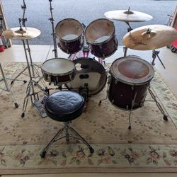 Beautiful Five-piece Drum Set.