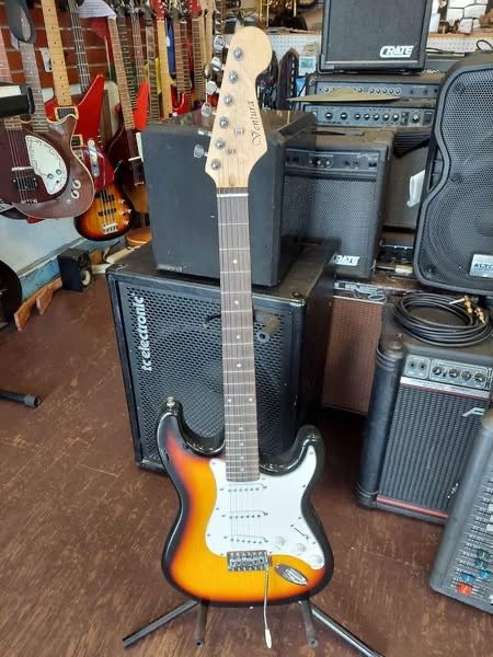 Ventura Stratocaster w/Temolo Sunburst