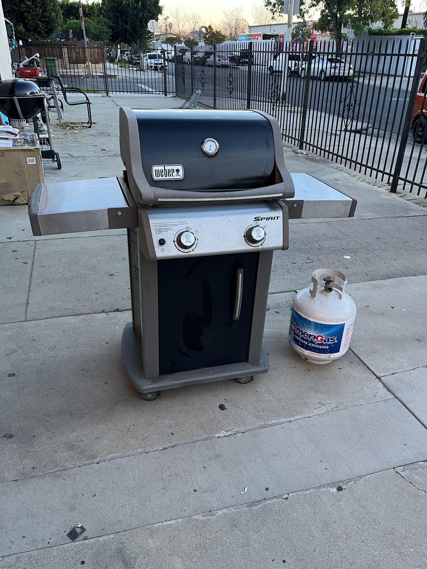 Weber Bbq Grill. Asador Weber Para Usarse Con Gas Propane 