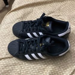 Adidas superstar shoes size 7 unisex color black,white, some gold